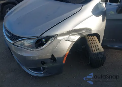 2019 Chrysler Pacifica Touring L z USA, uszkodzony, nr VIN 2C4RC1BG3KR554642